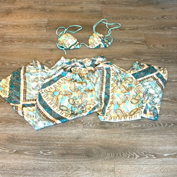2 piece set - Women’s - Picture 1 of 4